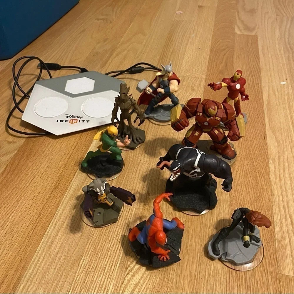 Disney Infinity Marvel Figures Lot Bundle Spider-Man Iron Man Thor Gru Video